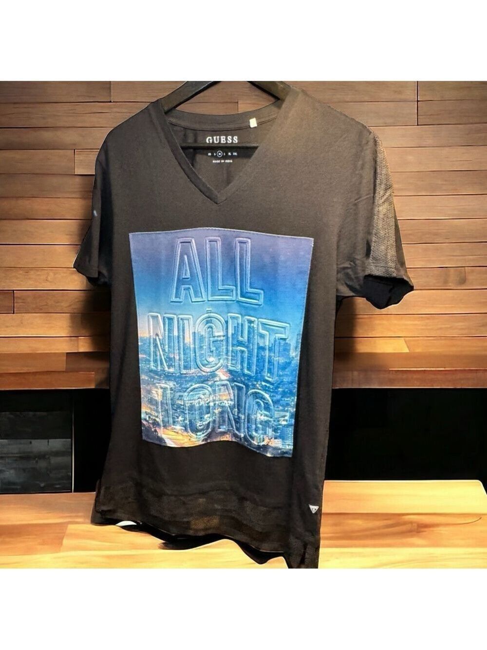 Guess V-Neck T-Shirt NYC SZ M